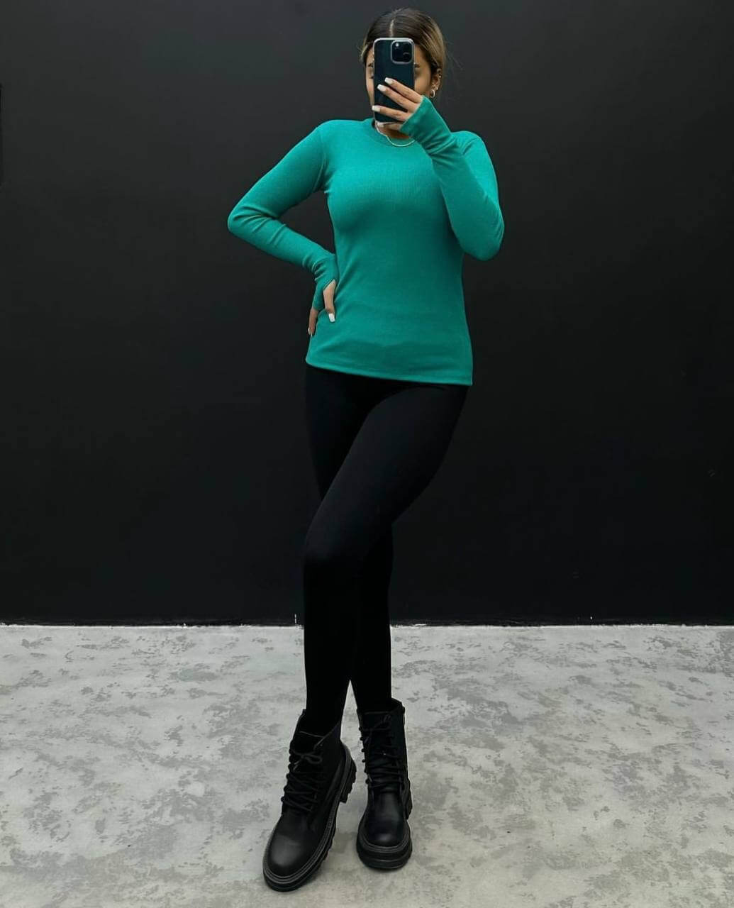 بلوز یقه گرد استین انگشتی